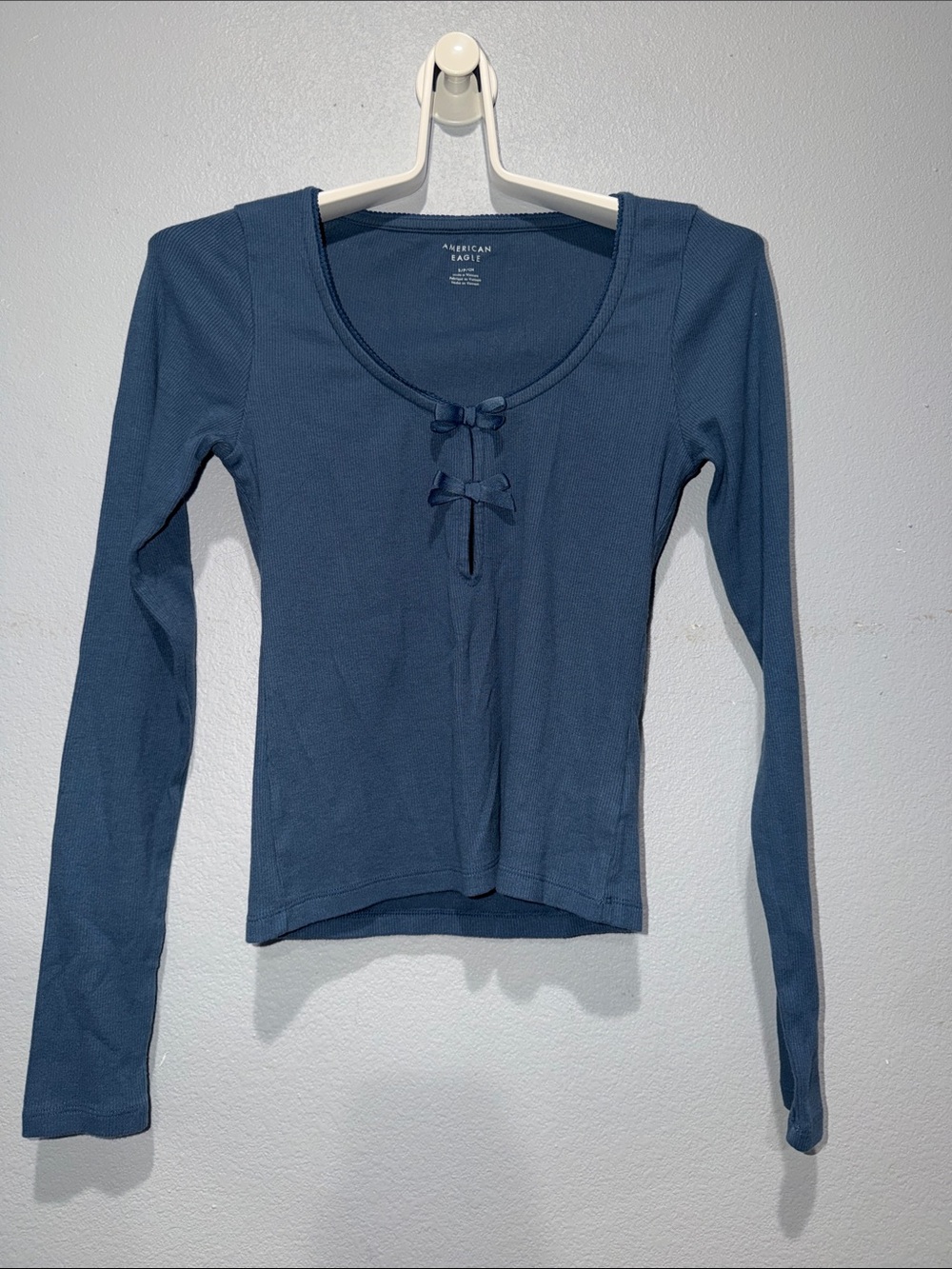 American Eagle Outfitters Long Sleeve Scoop Neck Tee in Slate Blue